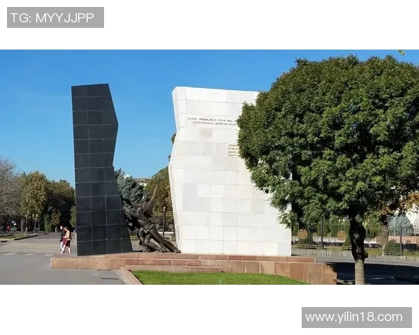 努库斯的魅力探秘：在古丝绸之路上的文化交融与历史遗迹之旅